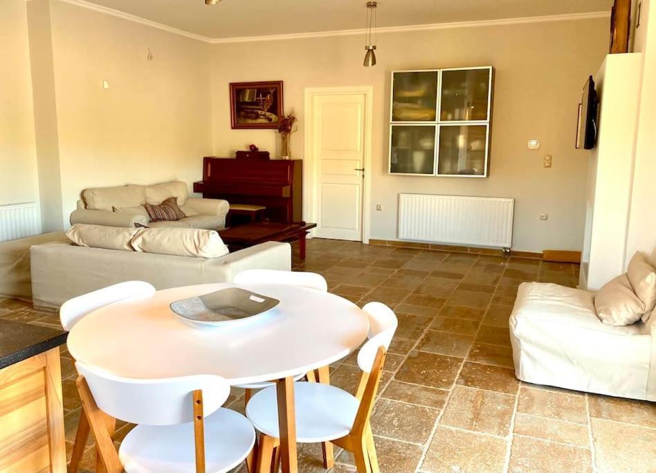Summer House With A Pool Near Sea, Port & Airport Apartamento Rafína Exterior foto